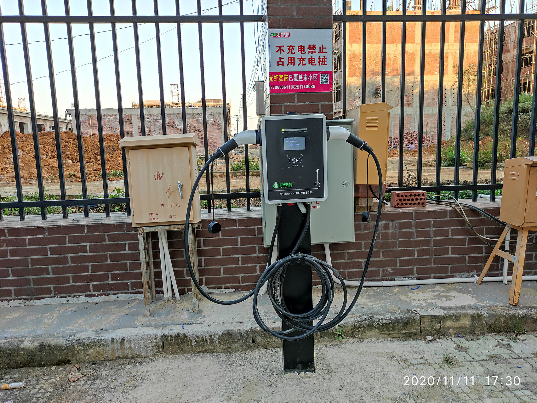 南宁市武鸣区里建东盟丽园安装云享智充电单车扫码和14KW新能源汽车充电桩