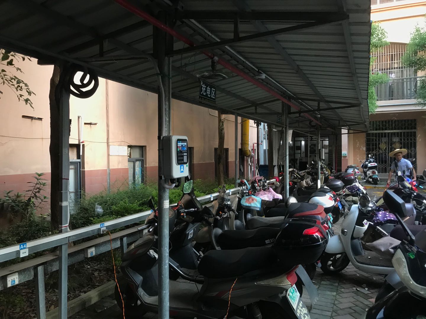 南宁武鸣区里建华天茗城安装云享智充电单车扫码充电